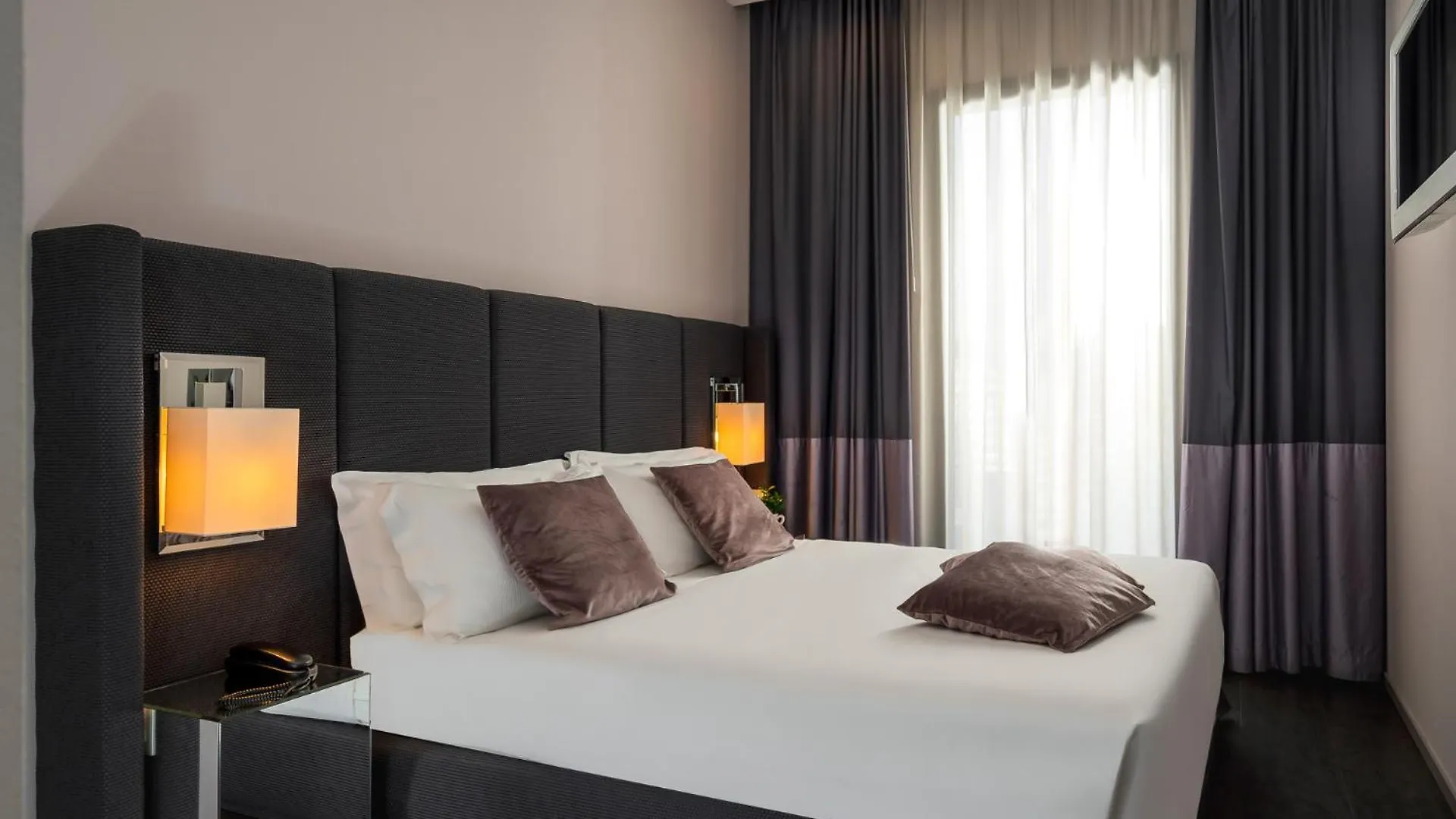 Hotel Ines Cattolica 3*,  Italia